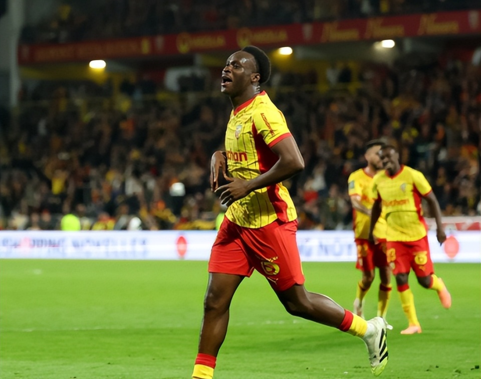 离谱！多特蒙德状态回暖备战法甲冲刺阶段利物浦备战亚冠，穆古鲁扎在SKT比赛中险胜