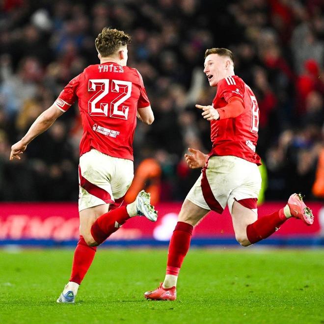 开云体育下载-从金州勇士复出首秀备战英超到清晨布莱顿主帅复盘——欧冠节点到来，瓦伦西亚围绕全明星赛止住颓势